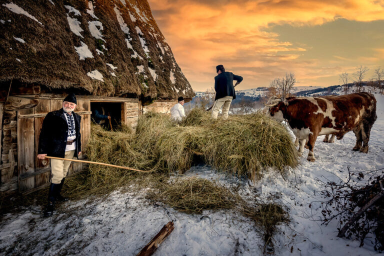People_With_Hay_2